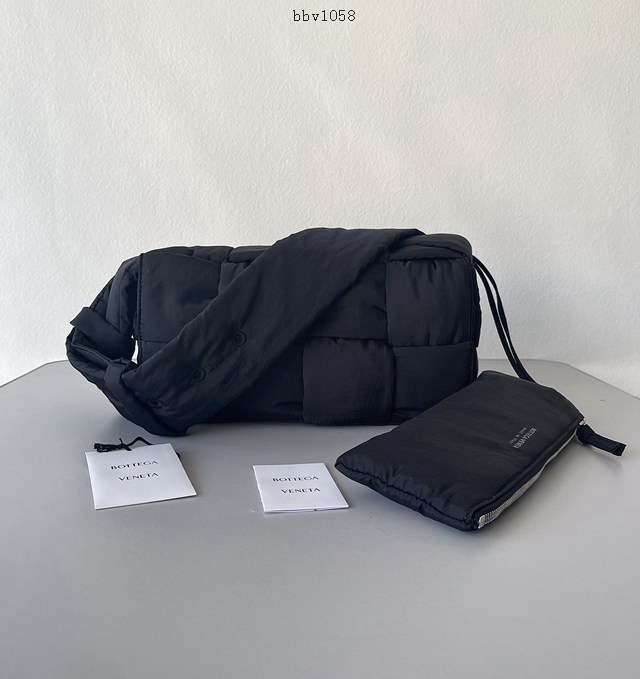 BV專櫃新款手工編織女包 葆蝶家Cassette尼龍布包斜挎單肩腰包 款號:628951 bbv1058