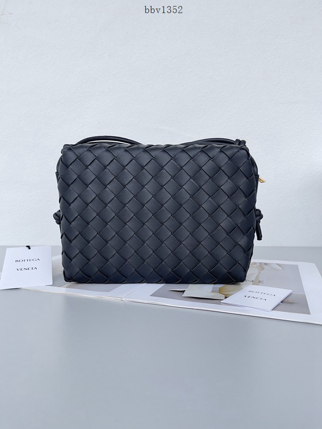 BV專櫃新款手工編織女包 葆蝶家專櫃最新版本大編織紋理loop相機包 款號:680255 bbv1352