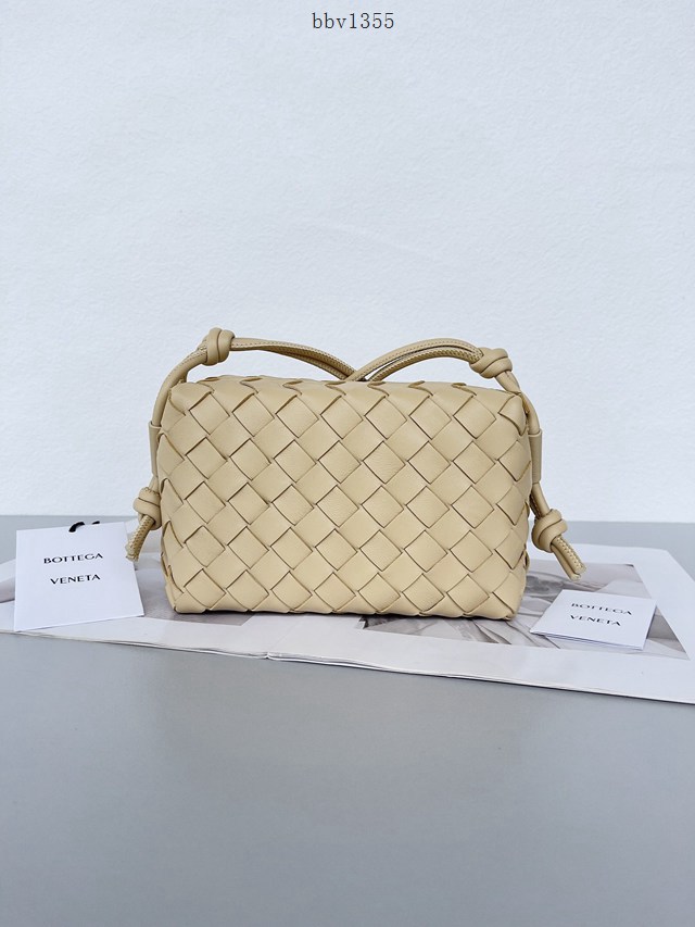 BV專櫃新款手工編織女包 葆蝶家專櫃最新版本大編織紋理loop相機包 款號:680254 bbv1355