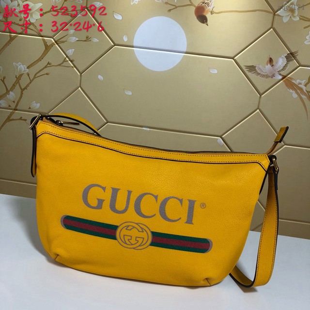 Gucci專櫃款男包 523592 古馳2018圓底包 復古印花圖案 Gucci Print系列半月形小號男挎包 gqy2134
