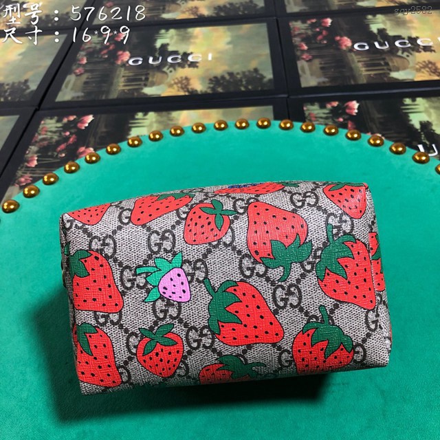 Gucci經典款女包 576218 古馳新款草莓收納包 gqy2582
