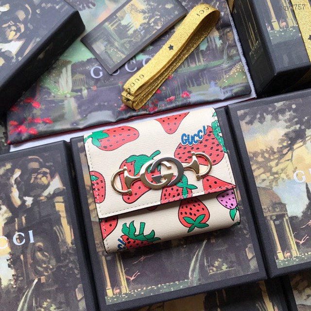 Gucci經典款錢夾錢包 573622 古馳2019新款 印花草莓中夾包 Gucci翻蓋短錢包 gqy2757