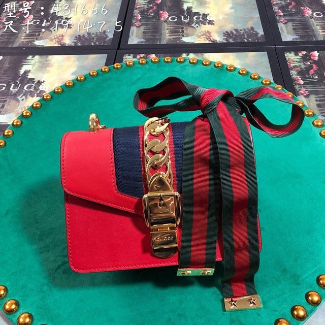 Gucci經典款女包 431666 GUCCI古馳 Sylvie系列 女士紅色皮革鏈條包 Gucci迷你斜挎包 gqy3049
