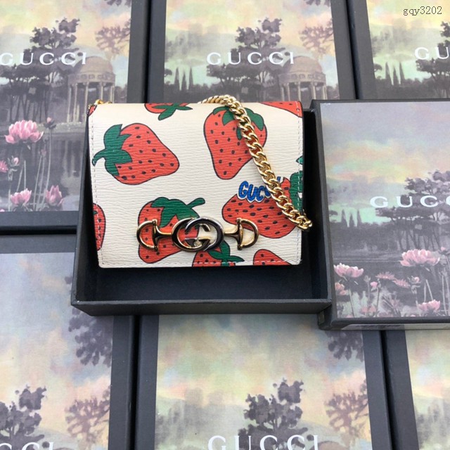 Gucci卡包 570660 古馳2019新款粒面皮革卡夾 Zumi系列鏈條零錢卡包 Gucci女士名片盒 gqy3202