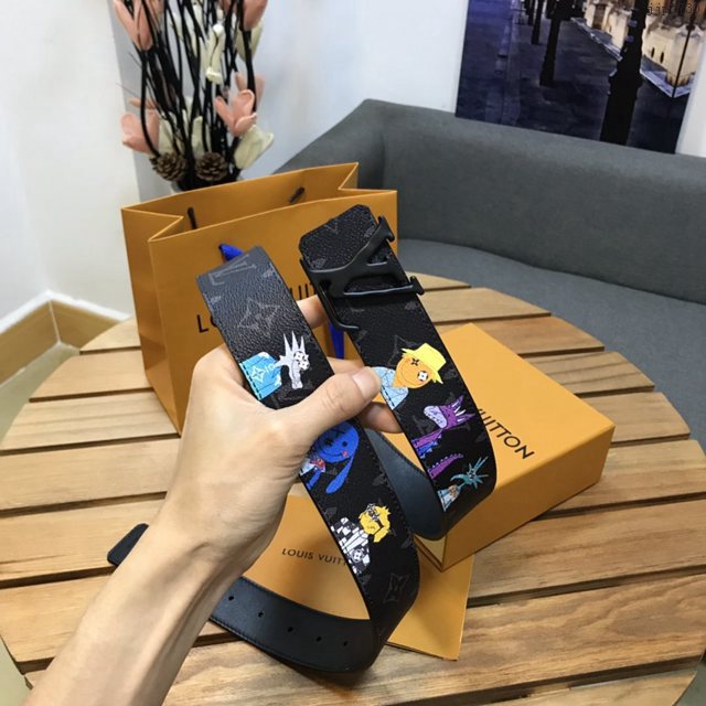 LV新款男士皮帶 路易威登動漫印花百搭腰帶 jjp2730