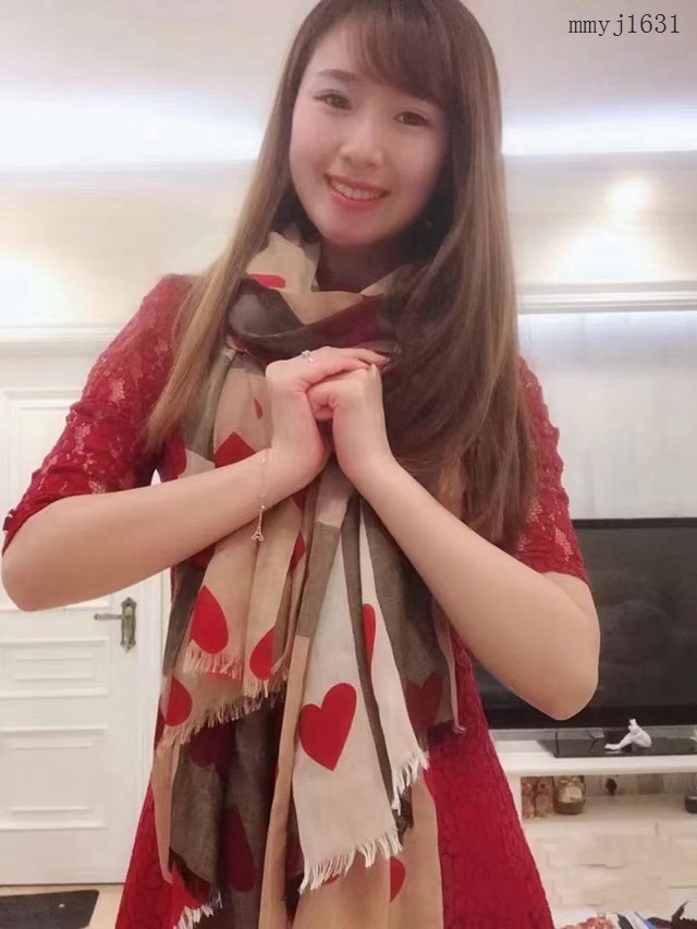 BURBERRY專櫃新款巴寶莉心型圖案羊絨圍巾 mmyj1631