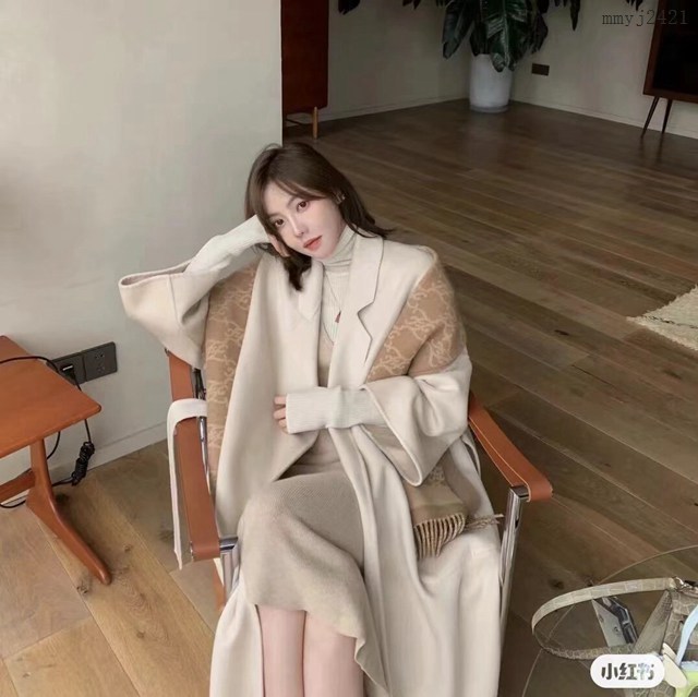 Fendi專櫃新款芬迪米駝色羊毛和羊絨雙面圍巾 mmyj2421