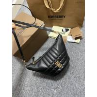 Burberry專櫃新款絎縫腰包 巴寶莉羔羊皮新月形斜挎腰包 yxb1131
