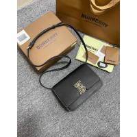 Burberry專櫃新版型立挺TB專屬標識鎖扣包 巴寶莉粒紋皮單肩斜挎女包 yxb1220