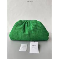 BV專櫃新款海綿手拿包草綠色女包 葆蝶家the pouch雲朵包 bbv1024