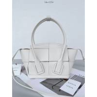 BV專櫃新款手工編織女包 葆蝶家Bottega VenetaArco29 Mini平紋小牛皮手提包 bbv1235