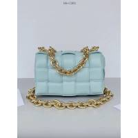 BV專櫃新款手工編織女包 葆蝶家經典款水鴨藍大金鏈條Padded Cassette枕頭包 631421 bbv1361