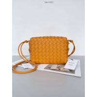 BV專櫃新款手工編織女包 葆蝶家專櫃最新版本大編織紋理loop相機包 款號：680255 bbv1411