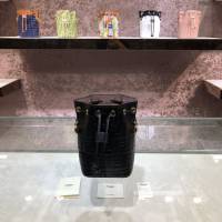 FENDI专柜精品包包 芬迪2020火新爆款小牛皮FF壓花圖案LOGO水桶包 fdzg2245