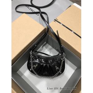 Balenciaga專櫃爆款機車包系列迷你鱷魚黑色銀扣肩背女包 巴黎世家Le Cagole半月牙腋下包餃子包 fyj1941