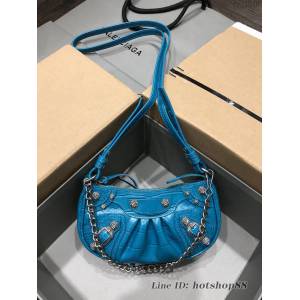 Balenciaga專櫃爆款機車包系列迷你鱷魚紋蘭色帶鑽扣肩背女包 巴黎世家Le Cagole半月牙腋下包餃子包 fyj1946