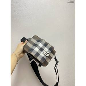 Burberry專櫃新款男士斜背包 巴寶莉腰包當胸包斜跨包 yxb1109