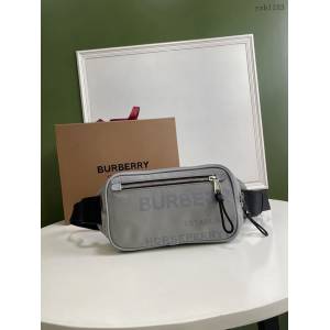 Burberry專櫃新款腰包 巴寶莉尼龍布男士腰包挎包 yxb1183