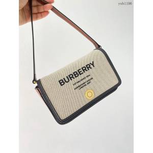 Burberry專櫃新款鞣制粒紋皮革白色帆布包 巴寶莉女款單肩斜挎包 yxb1196
