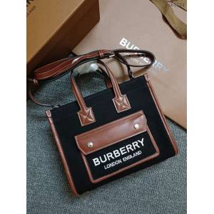 Burberry專櫃新款雙色帆布拼皮托特包 巴寶莉手提肩背小號購物袋 yxb1234