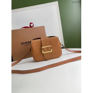 Burberry專櫃新款搭扣包 巴寶莉粒紋皮革單肩斜挎女包 yxb1274