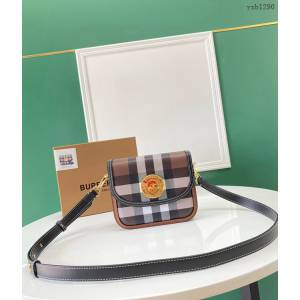 Burberry專櫃新款小號斜背包 巴寶莉全皮肩背女包 yxb1290