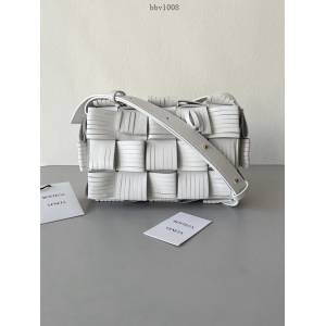 BV專櫃新款手工編織女包 葆蝶家2022年早春全球限量流蘇Cassette肩背包 bbv1008