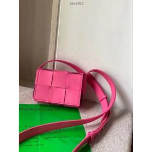 BV專櫃新款手工編織單肩斜挎女包 葆蝶家新款羊皮方格Mini cassette Bag bbv1012