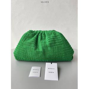 BV專櫃新款海綿手拿包草綠色女包 葆蝶家the pouch雲朵包 bbv1024