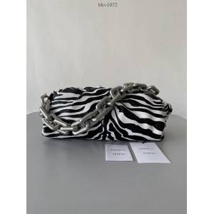 BV專櫃新款The Chain Pouch雲朵包 葆蝶家粗鏈條手提單肩背腋下包 620230 bbv1072