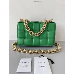BV專櫃新款手工編織女包 葆蝶家經典款大金鏈條Padded Cassette枕頭包 bbv1115