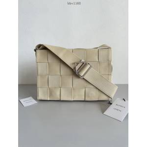 BV專櫃新款手工編織女包 葆蝶家Bv Salon02新品Cassette織帶款大號斜挎包 680514 bbv1168