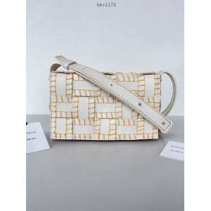 BV專櫃新款手工編織女包 葆蝶家cassette馬鞍鉤針縫法單肩斜挎包 691400 bbv1178