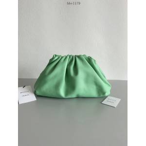 BV專櫃新款手工編織女包 葆蝶家中號Pouch雲朵包 698238 bbv1179