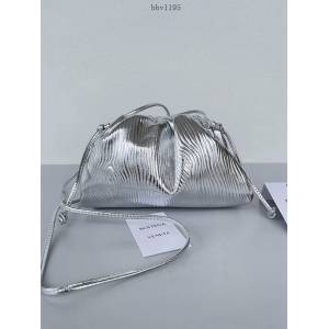 BV專櫃新款手工編織女包 葆蝶家Pouch小號原廠牛皮雲朵包 bbv1195