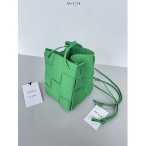 BV專櫃新款手工編織女包 葆蝶家黑色大號桶包肩背包 680218 bbv1214