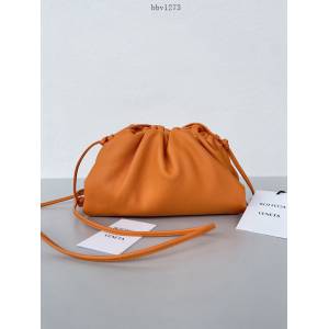 BV專櫃新款原廠牛皮手工編織女包 葆蝶家Pouch小號雲朵包 bbv1273