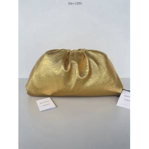 BV專櫃新款手工編織女款手拿包 葆蝶家純金Pouch雲朵包 bbv1305