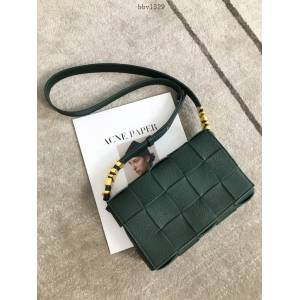 BV專櫃新款手工編織女包 葆蝶家新款Cassette荔枝紋牛皮單肩斜挎包 666870 bbv1329