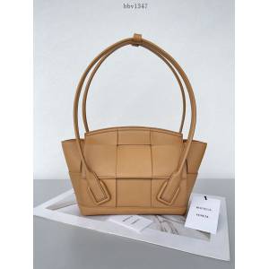 BV專櫃新款寬大手工編織女包 葆蝶家Bottega Veneta Arco33編織荔枝紋淺棕小牛皮手提包 bbv1347
