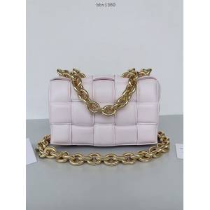 BV專櫃新款手工編織女包 葆蝶家經典款幸福粉大金鏈條Padded Cassette枕頭包 631421 bbv1360