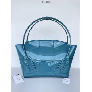 BV專櫃新款寬大手工編織女包 葆蝶家Bottega Veneta Arco56編織漆皮閃耀藍小牛皮手提包 bbv1370