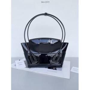 BV專櫃新款寬大手工編織女包 葆蝶家Bottega Veneta Arco33編織漆皮黑色小牛皮手提包 bbv1372