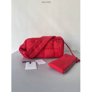 BV專櫃新款手工編織女包 葆蝶家Cassette尼龍布包斜挎單肩包 款號：628951 bbv1448