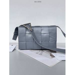 BV專櫃新款手工編織油蠟亮面小牛皮女包 葆蝶家cassette男女款單肩斜挎包 667298 bbv1644