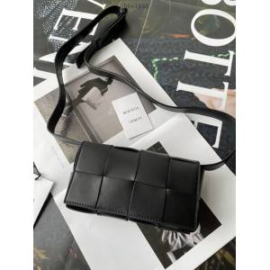 BV專櫃新款手工編織女款小挎包 葆蝶家黑色大編織單肩包 款號：667048 bbv1659