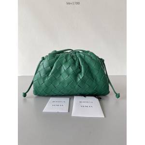 BV專櫃新款手工編織女包 葆蝶家小號可手拿可斜挎Thepouch雲朵包 bbv1700