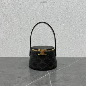 Celine專櫃新款皮帶子手拎化妝包 賽琳23年早春新出盒子包 xxl1202