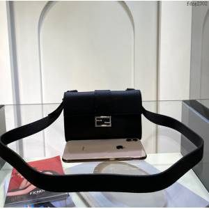 FENDI专柜精品包包 0151A 芬迪荔枝紋牛皮原單小挎包 Fendi斜挎單肩背包 fdzg2302