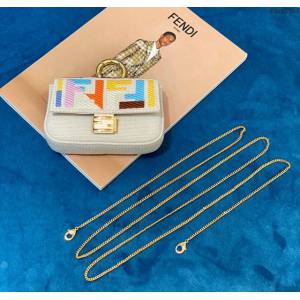FENDI专柜精品包包 芬迪NANO BAGUETTE超級迷你小包卡 Fendi零錢包 fdzg2382